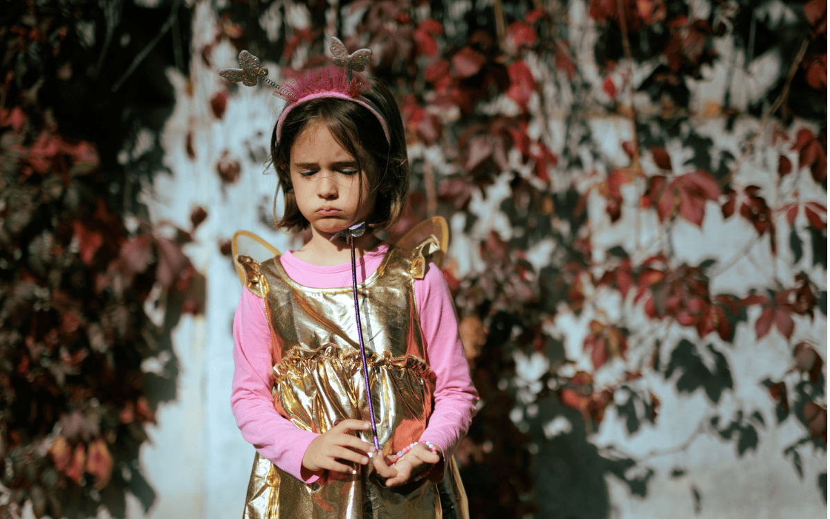 Mom arrives at daughter's birthday party, then realizes something is very wrong