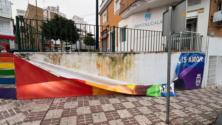 Zona nazi: varios murales de Alcalá del Río, en Sevilla, aparecen ...