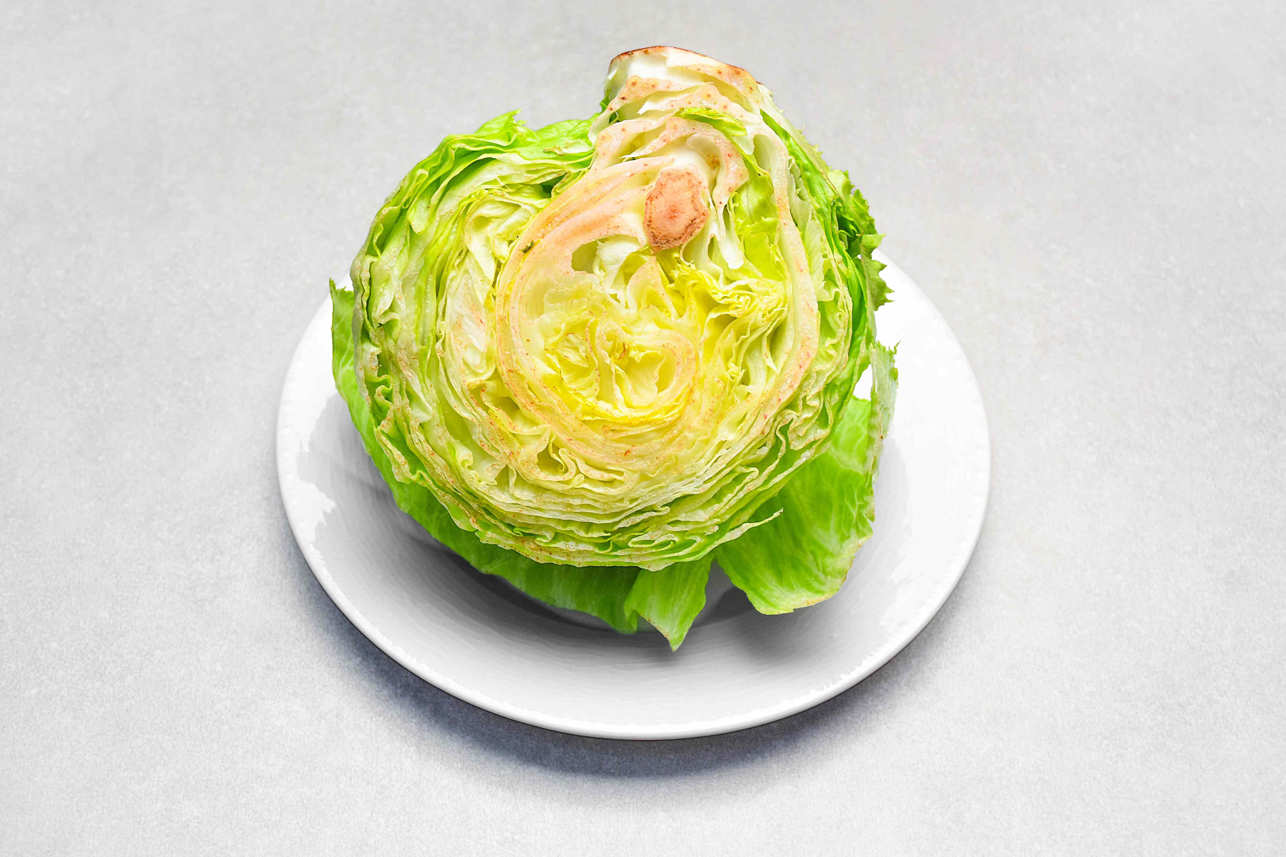 Is it safe to eat lettuce with pink or red edges?