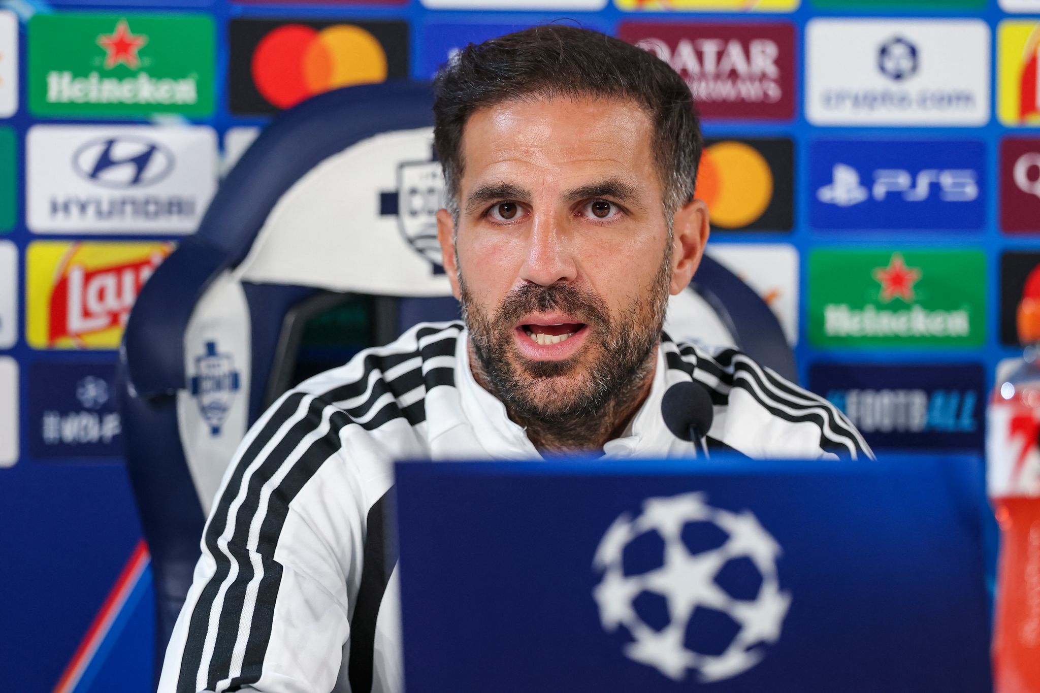 Fabregas: Talking about Man United job would disrespect Carrick