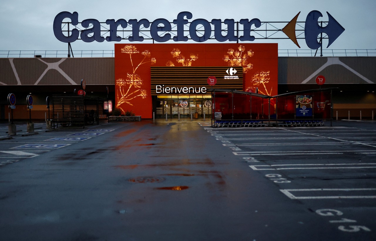 Carrefour slashes guidance due to riots in France
