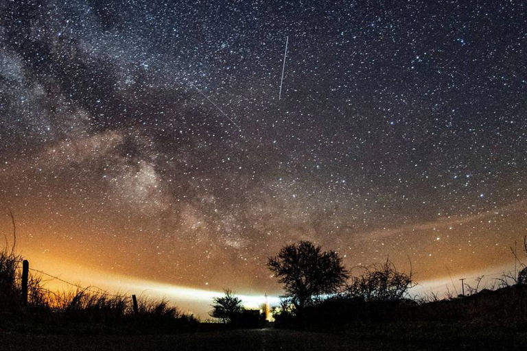 Orionid meteor shower to peak this week with up to 20 shooting stars an ...