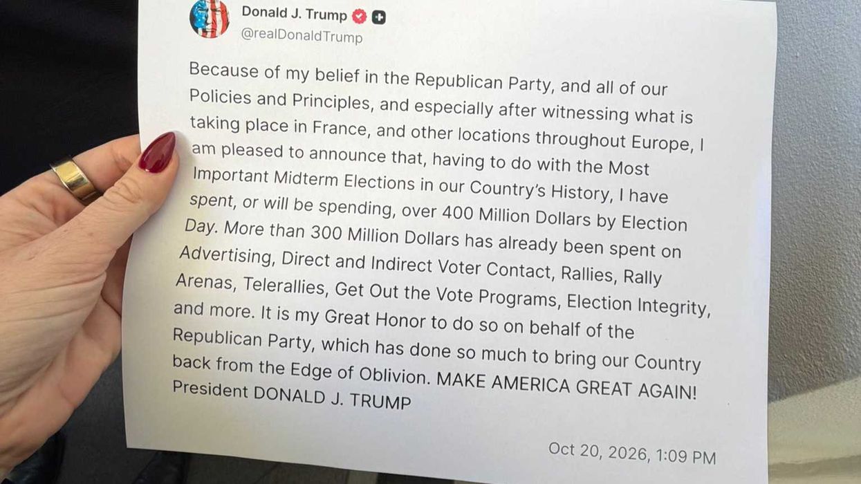 Trump resorts to bizarre new strategy to force reporters to read his posts