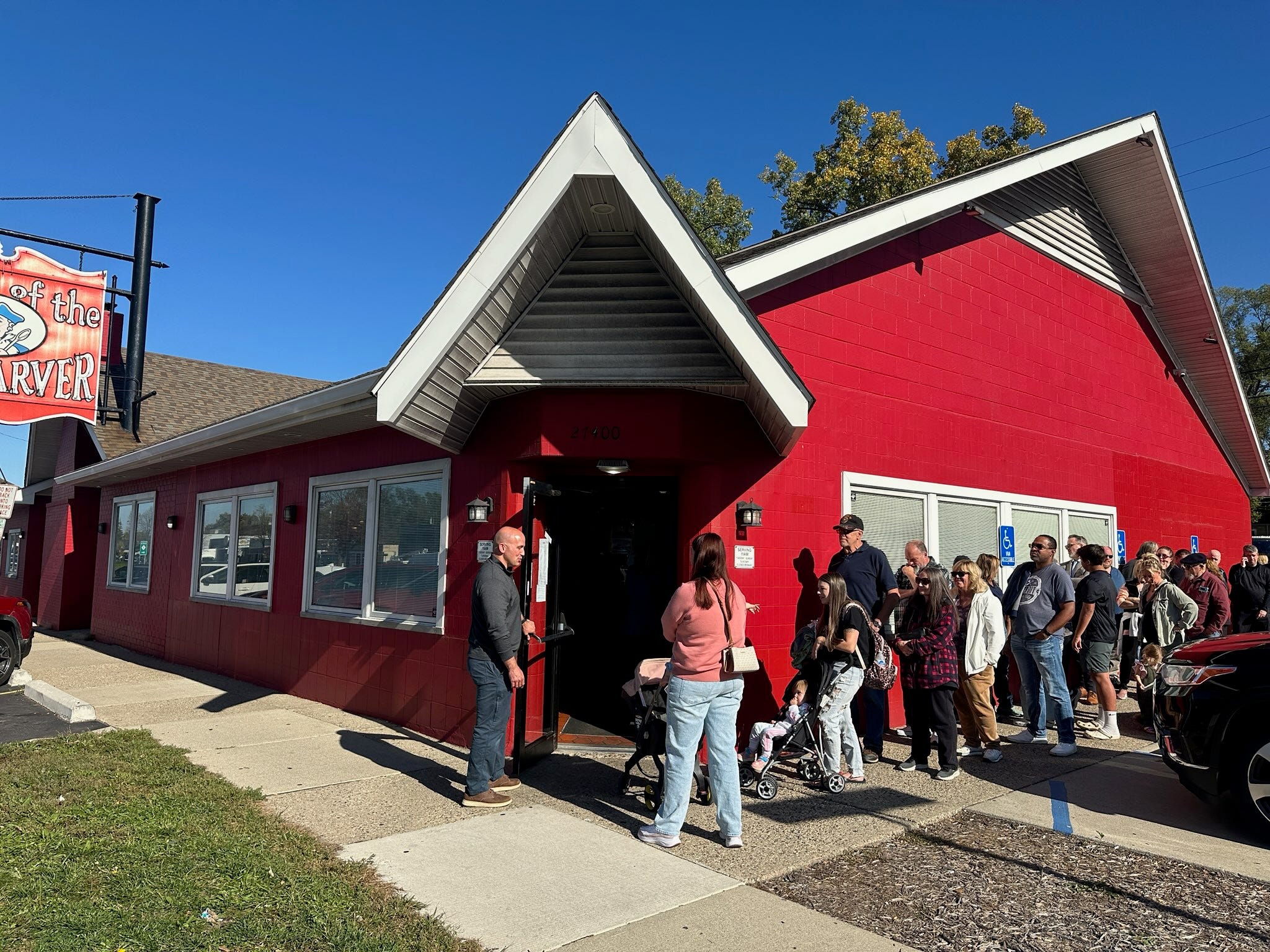 Customers mob Sign of the Beefcarver, share memories ahead of closing