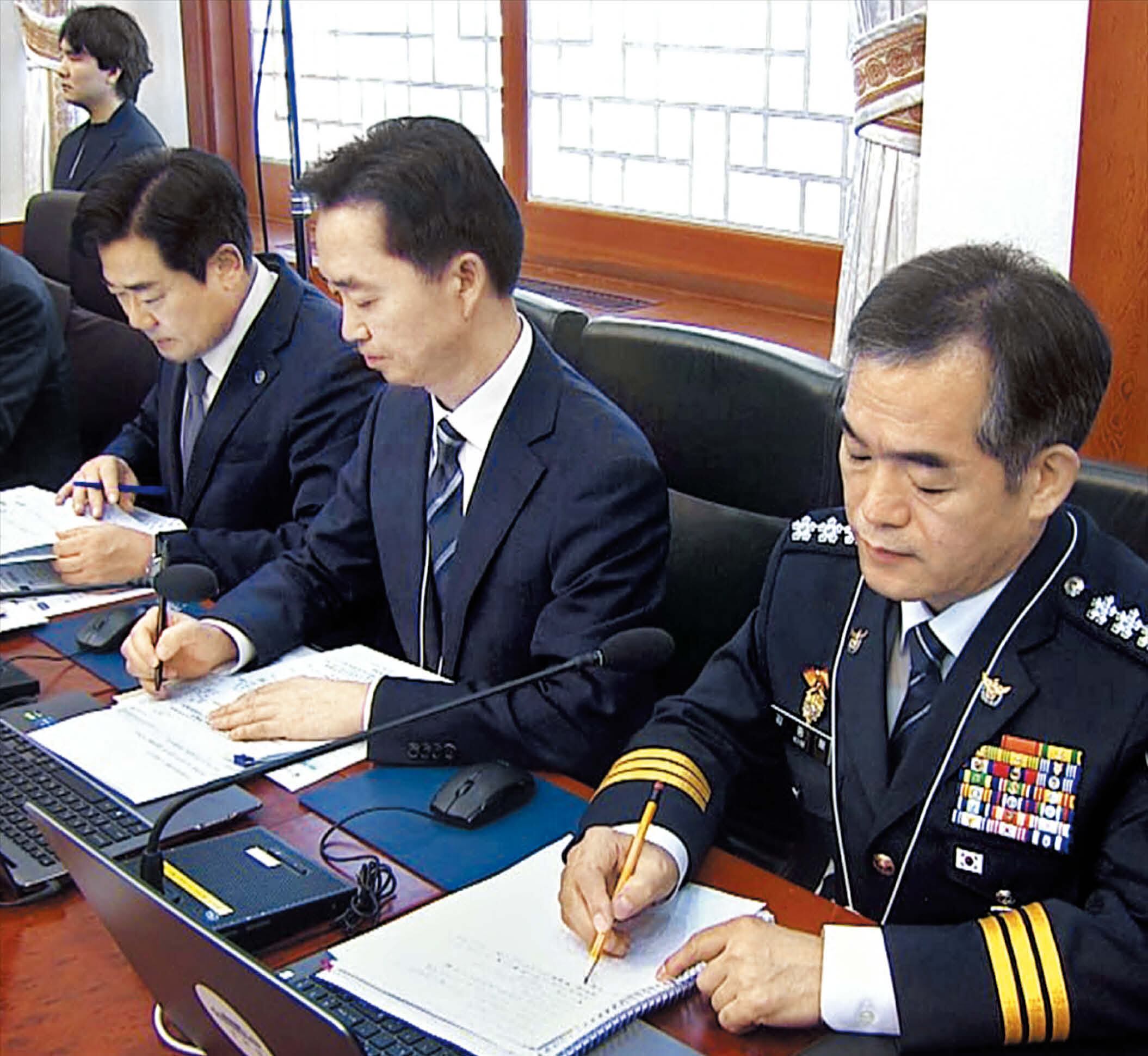 SCIA chief attends cabinet meeting, jots down president's remarks