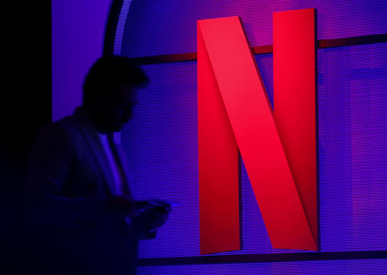 Netflix stock sinks after announcing Q3 earnings, Q4 revenue forecast ...