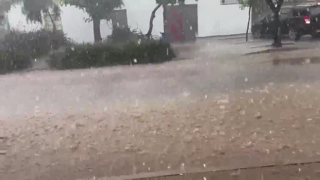 Intense hailstorm hits Catapilco, Chile