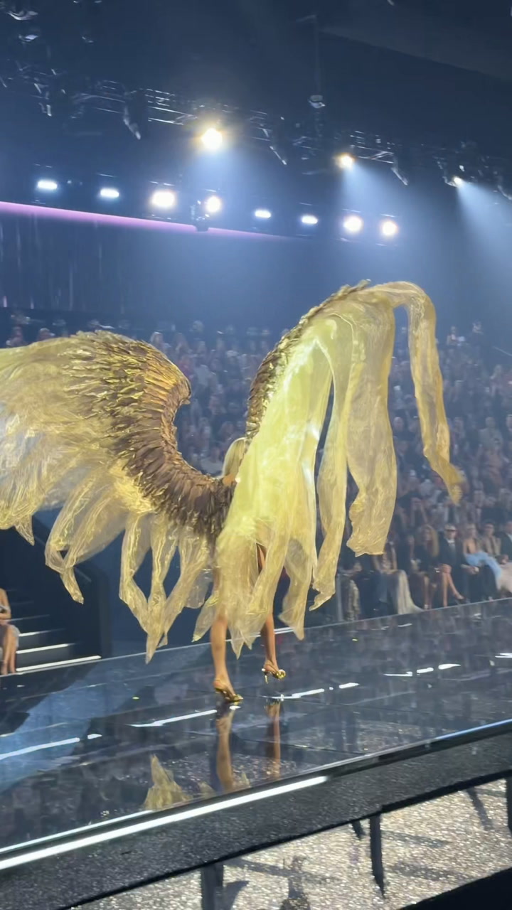 Elsa Hosk's angelic runway moment at Victoria's Secret