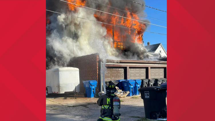 Fire breaks out in Moline's Old Towne neighborhood