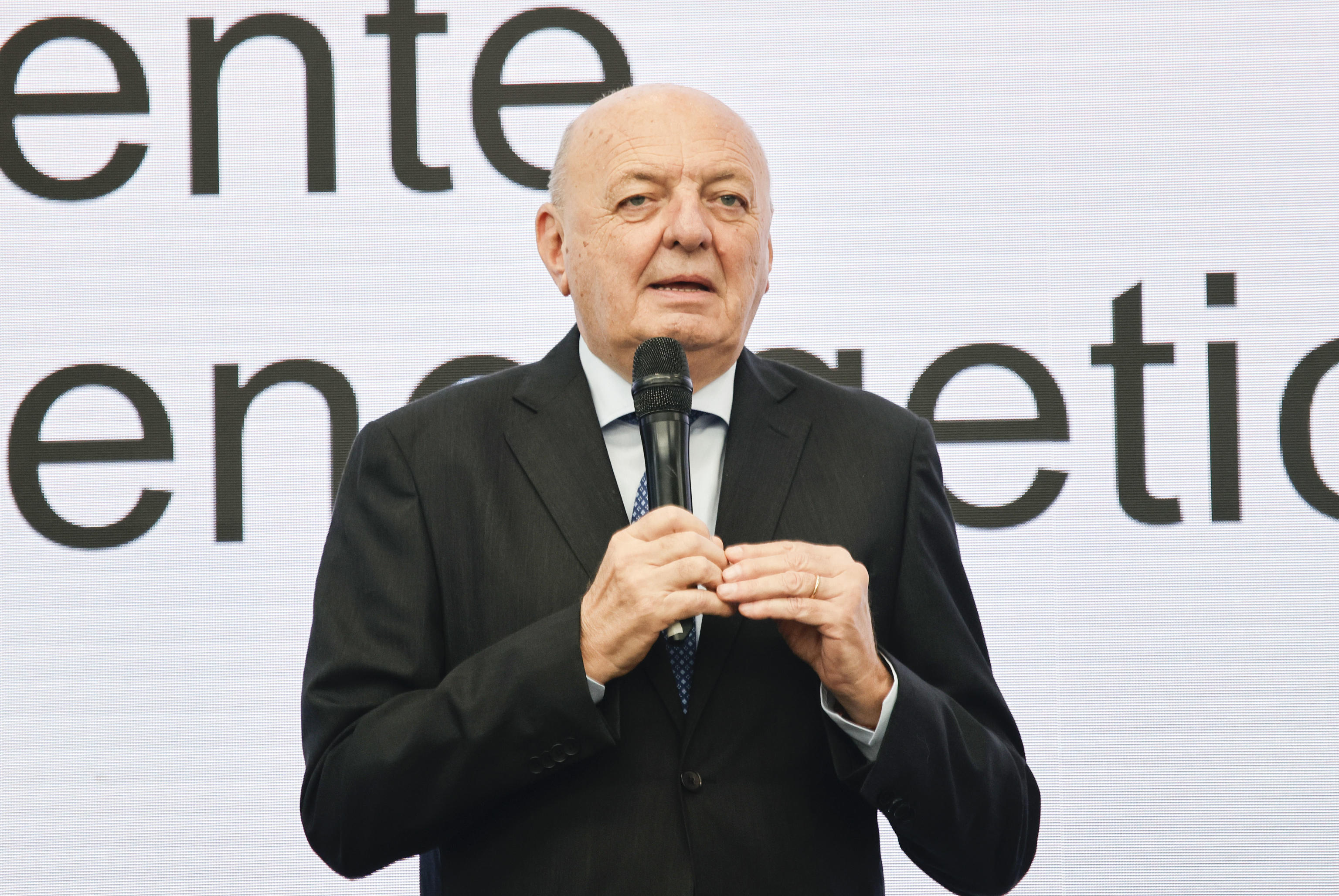 Pichetto, su metano e automotive segnali positivi dall'Europarlamento