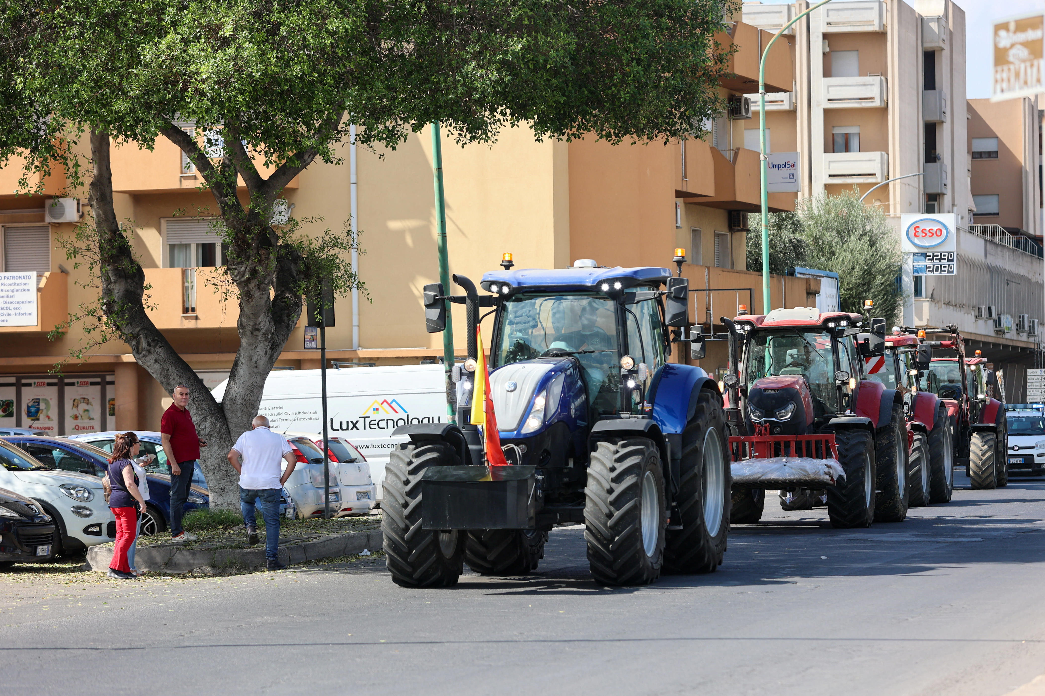 Italian truck drivers' fuel, cost-of-living protest puts country's ...