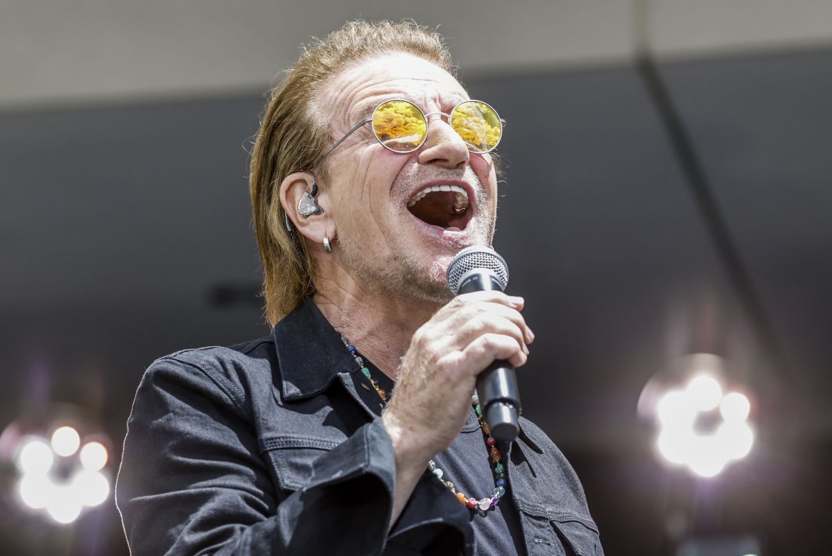 U2 to headline first-ever NFL Thanksgiving Eve game halftime show