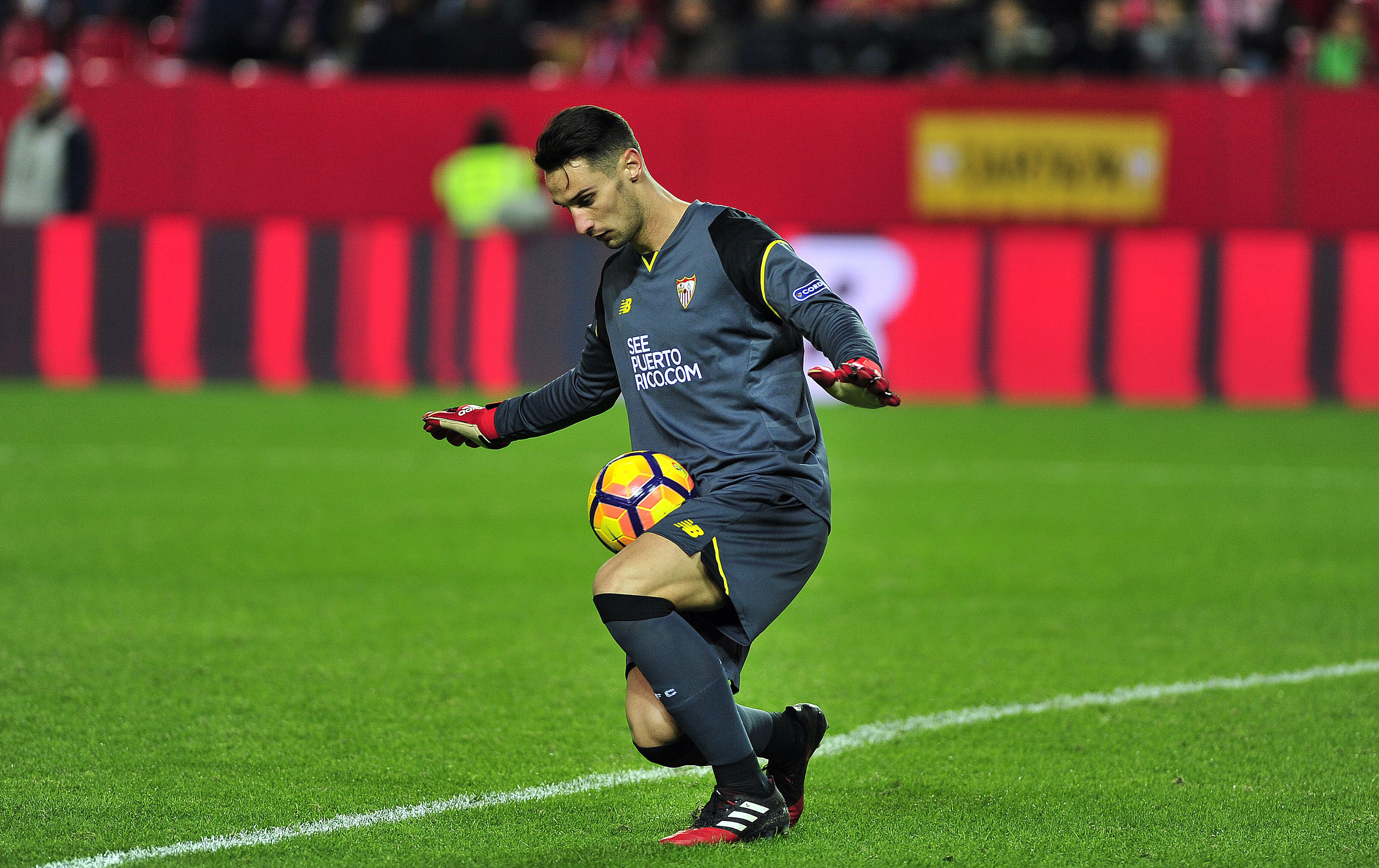 El portero Sergio Rico sufre un robo en su casa de Sevilla mientras ...