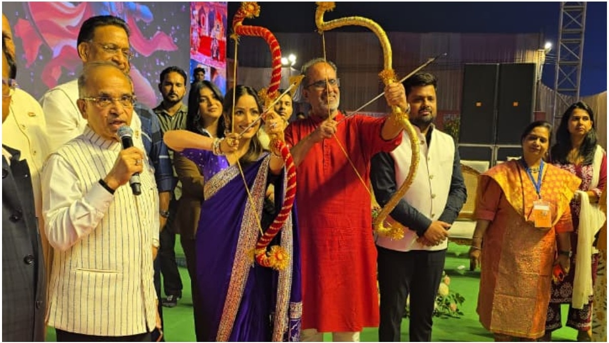 Yami Gautam, Aanand L Rai add star power to Delhi's grand Dussehra ...