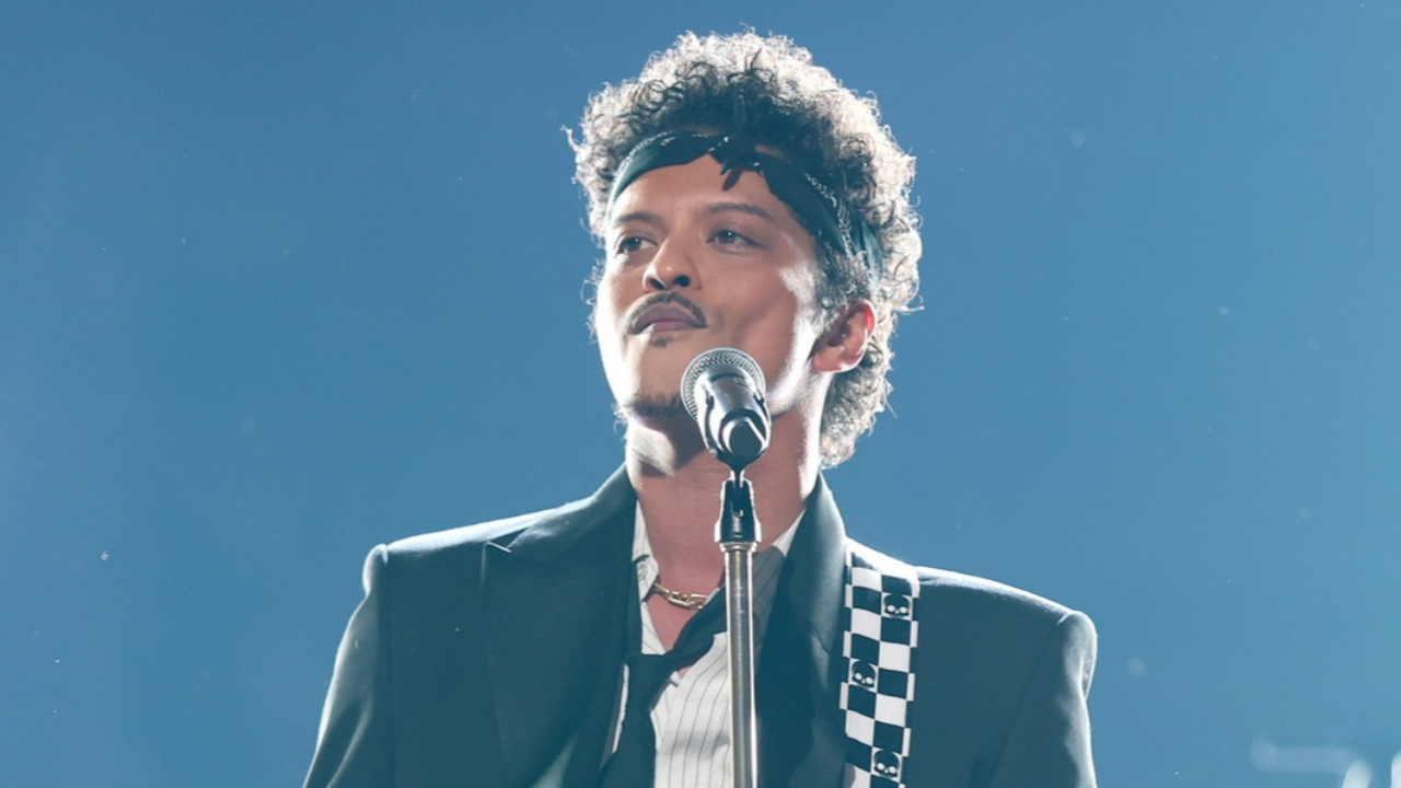 Bruno Mars makes music history with new Billboard record after 32 weeks ...