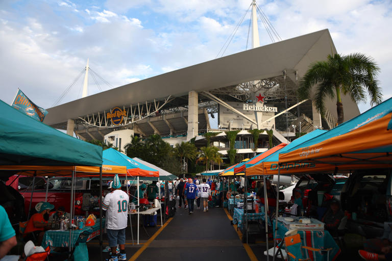 Miami’s best things to do, see, and eat before heading to a Dolphins game