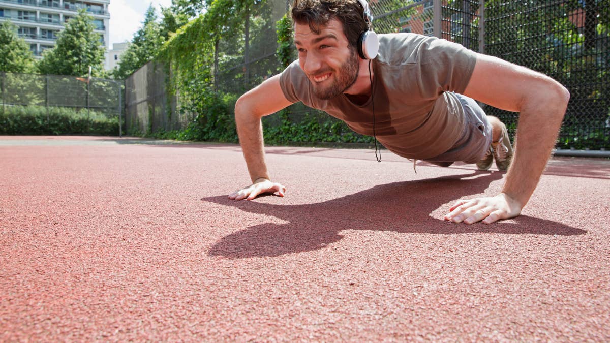 How many pushups should a man be able to do? Standards by age and ...