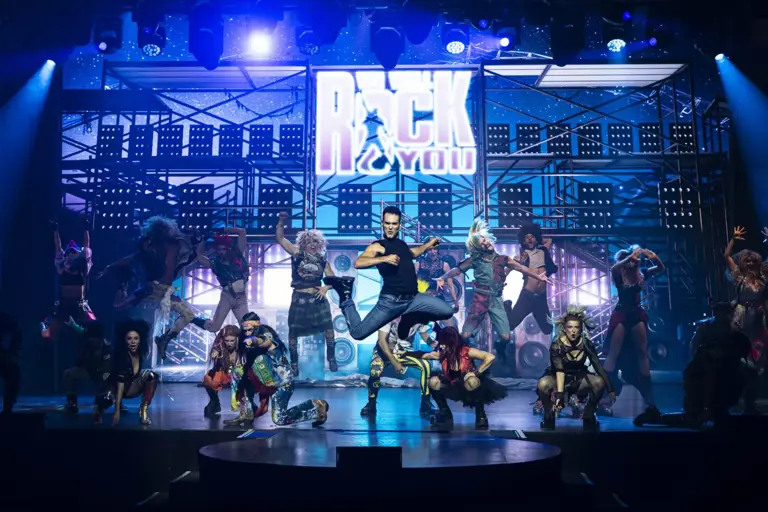 'We Will Rock You' en Madrid: Queen brilla más que una historia teatral ...