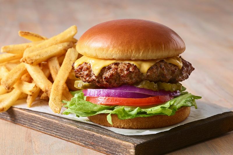 18 restaurant dishes people order when they do not want to take risks