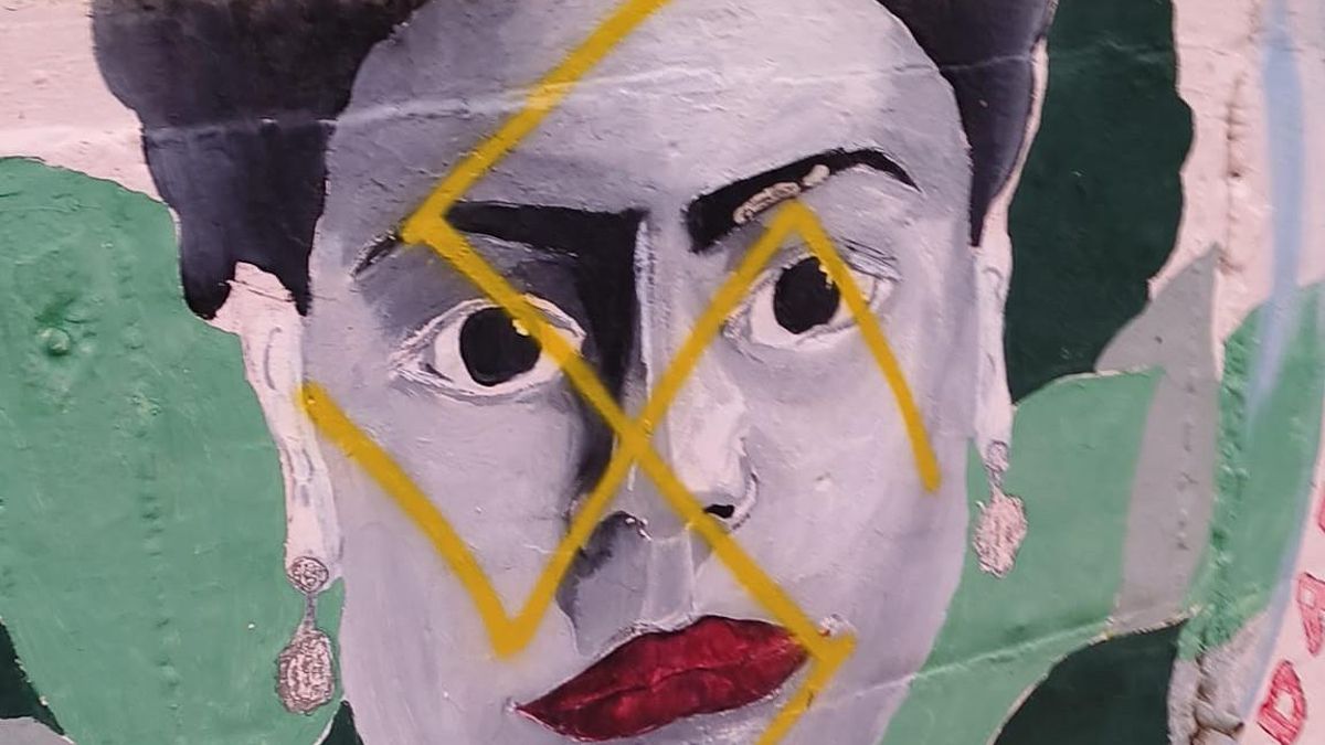 Zona nazi: varios murales de Alcalá del Río, en Sevilla, aparecen ...