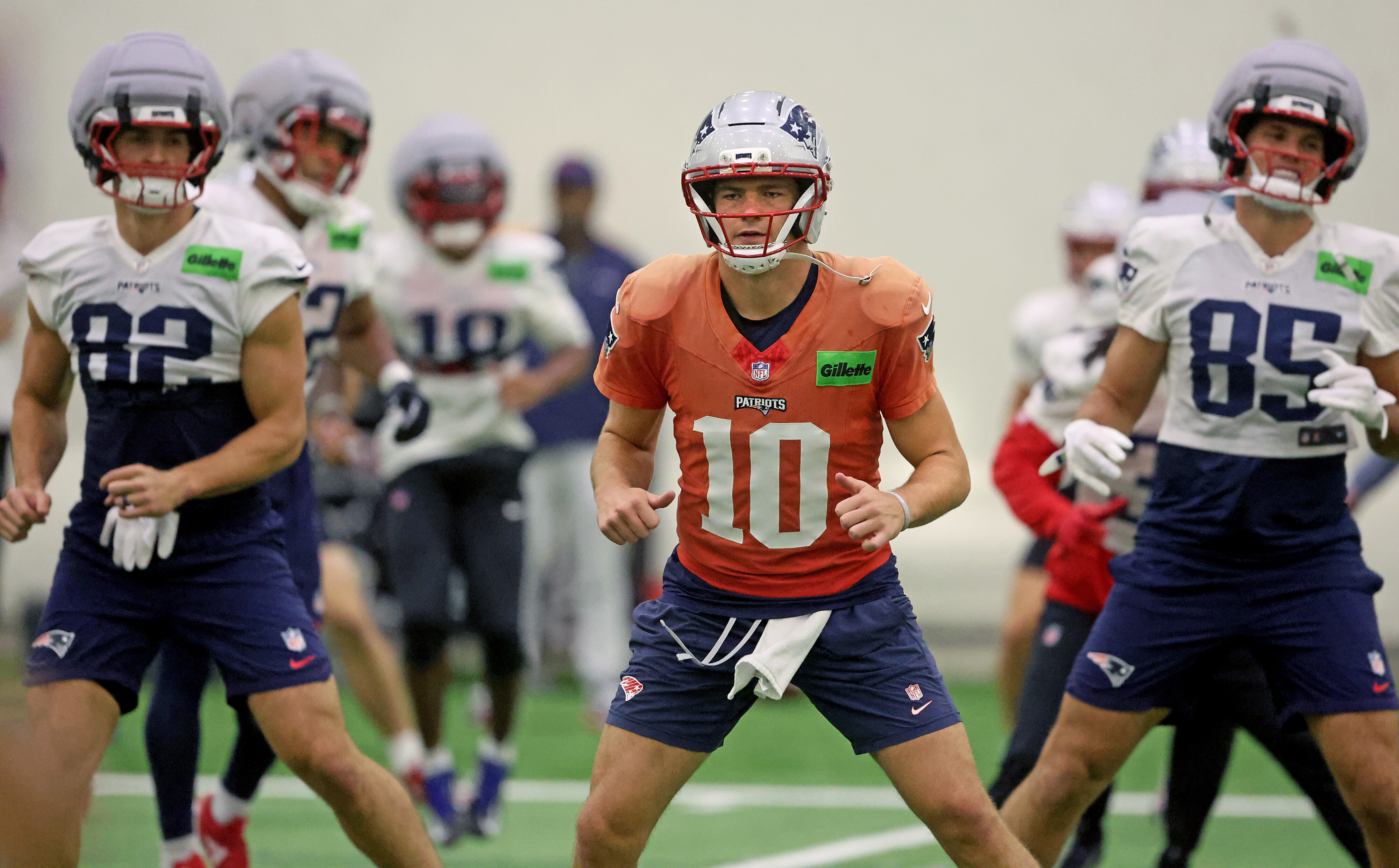Patriots return key starter at only practice before Bears game