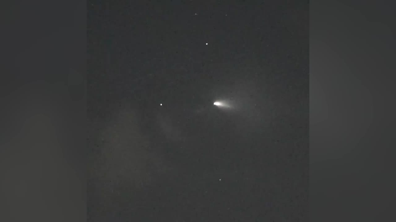 H3 rocket creates comet-like plume during Japan's Mars moon mission launch