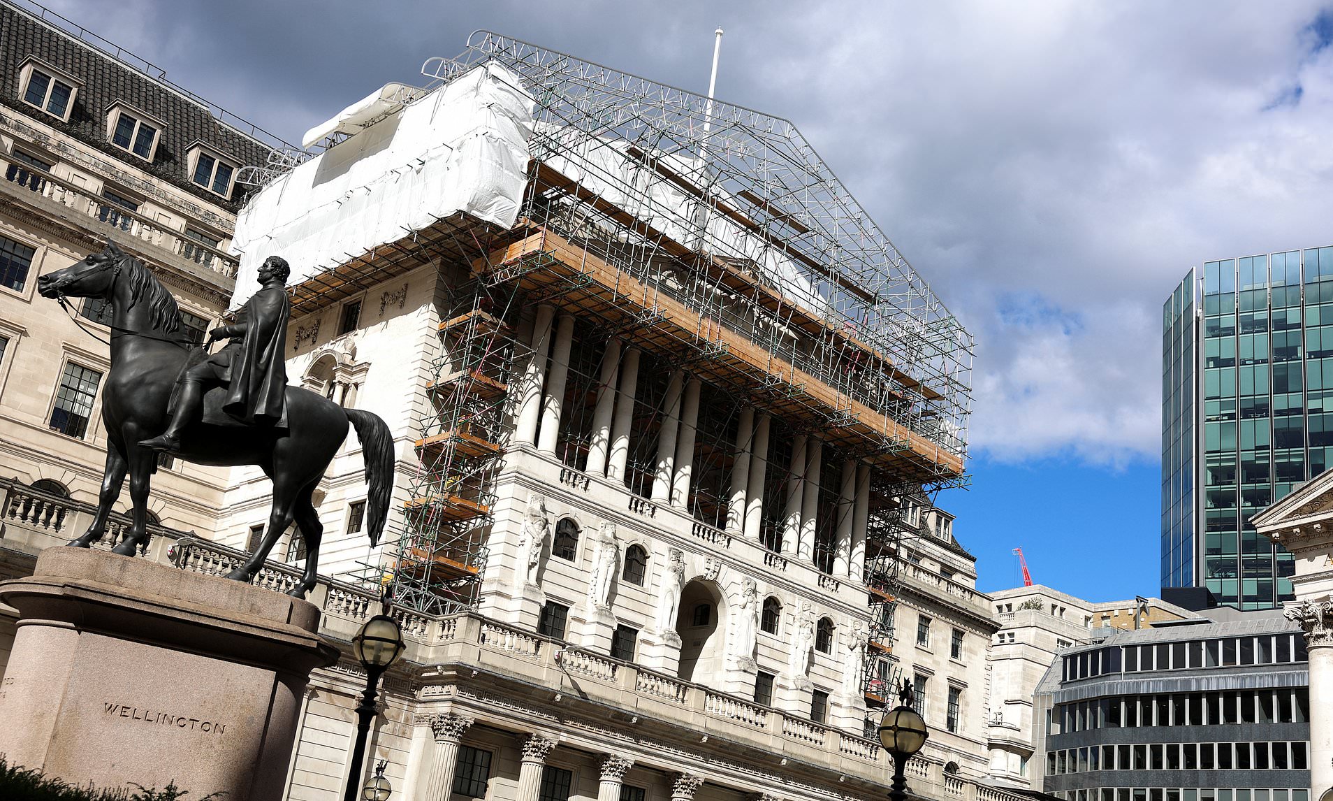 Markets bet rates will rise to 4% in November and 5% by end of next year