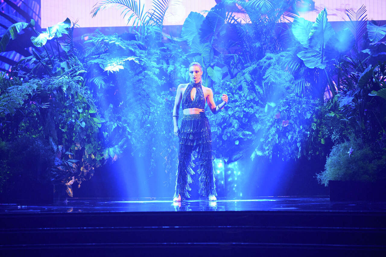 Why Amber Glenn is dedicating her next 'Dancing with the Stars ...