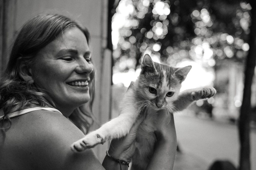 Purr-fect company? Happy humans spend more time with cats