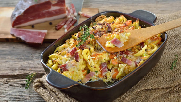 Rustikales Ofengericht: Spätzle-Auflauf mit Käse und Schinken
