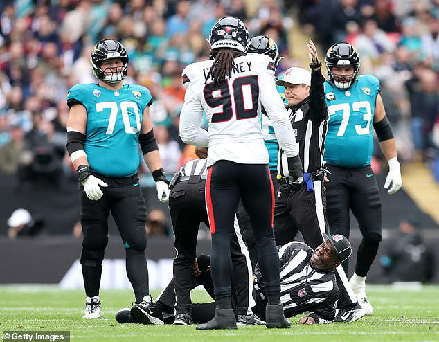 NFL referee who got carted off the field after bizarre leg injury will ...