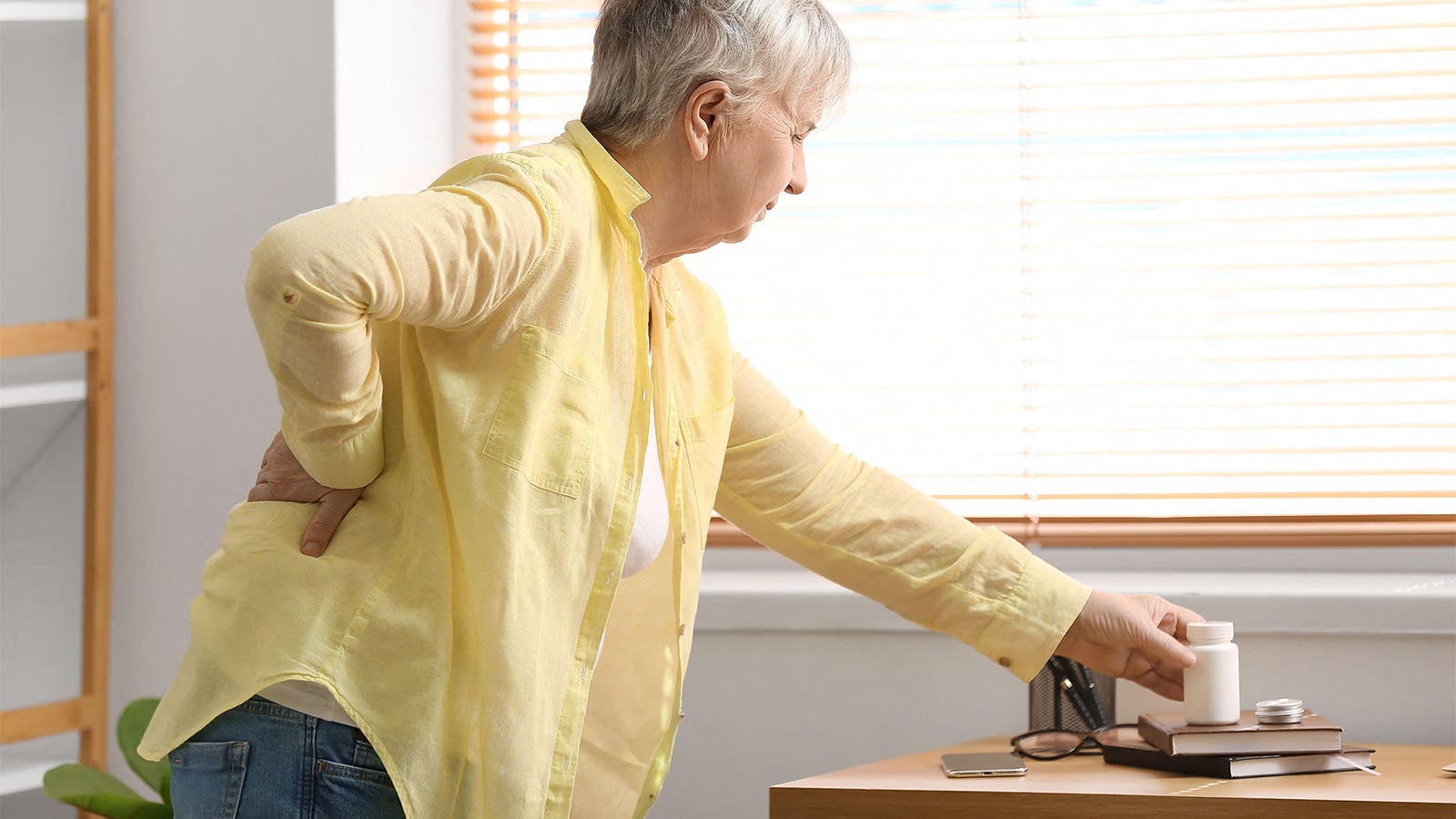 Acute back pain: Skip the prescription painkillers in first line, study suggests
