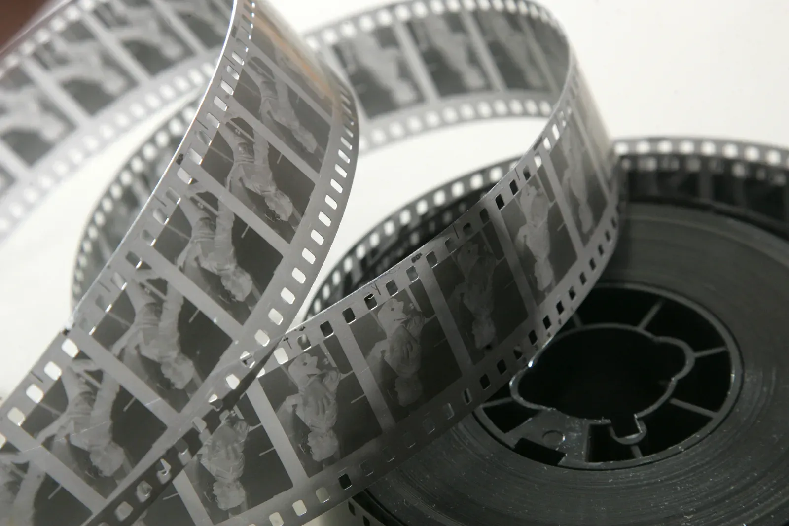 What movie theater projectionists did before digital projection