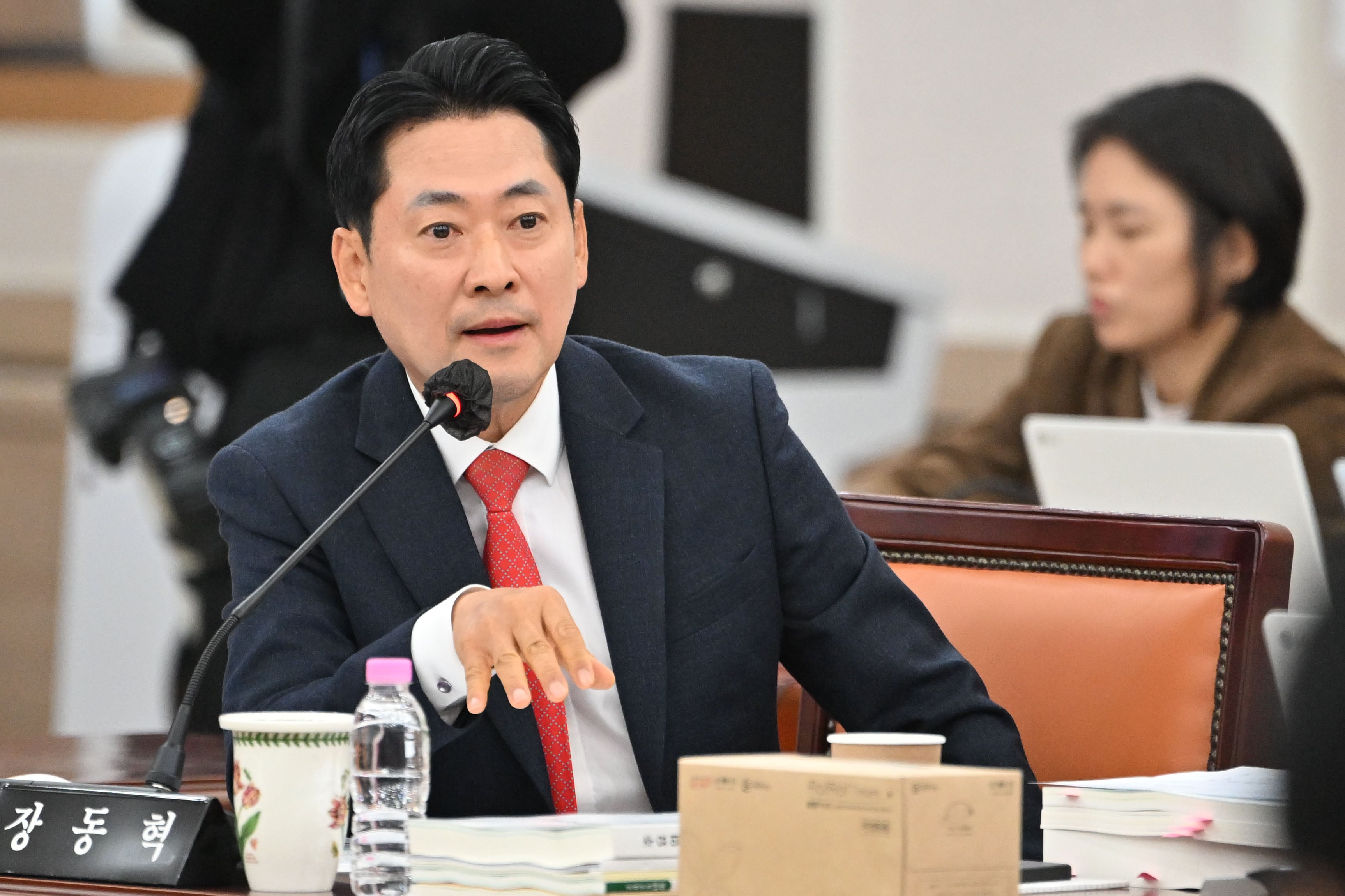 People Power Party leader Jang's profanity recording sparks factional clash
