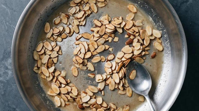 Green Beans Almondine Recipe With Almonds and Finely Lemon Zest