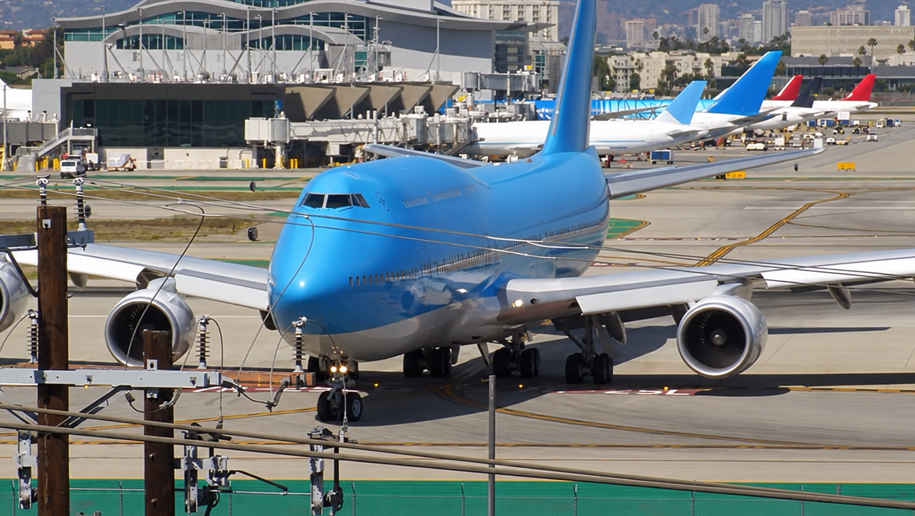 Two Boeing 747 jets cross paths at LAX Airport