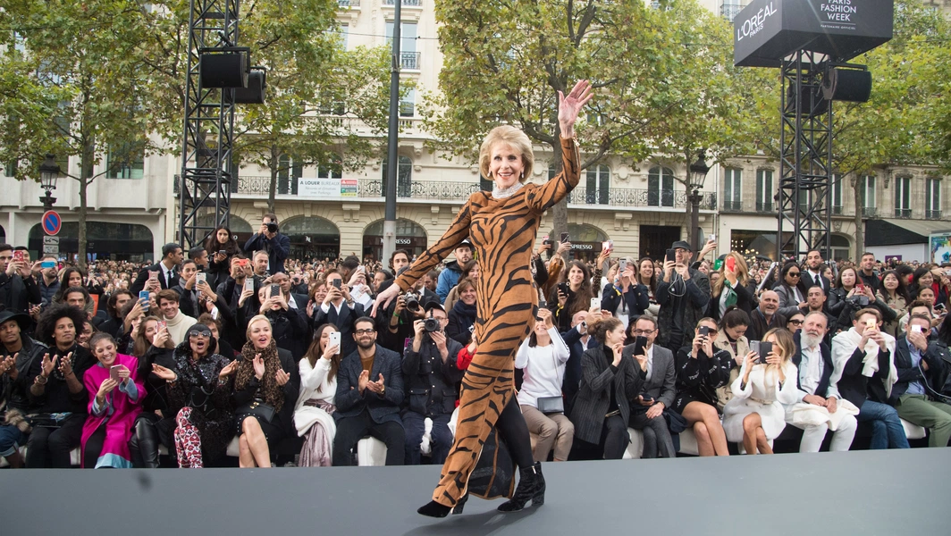 Jane Fonda’s tailored trousers spark fall-to-winter style buzz