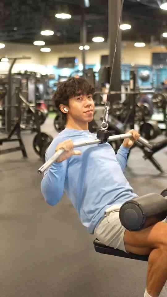 Lat pulldown tips when your biceps take over
