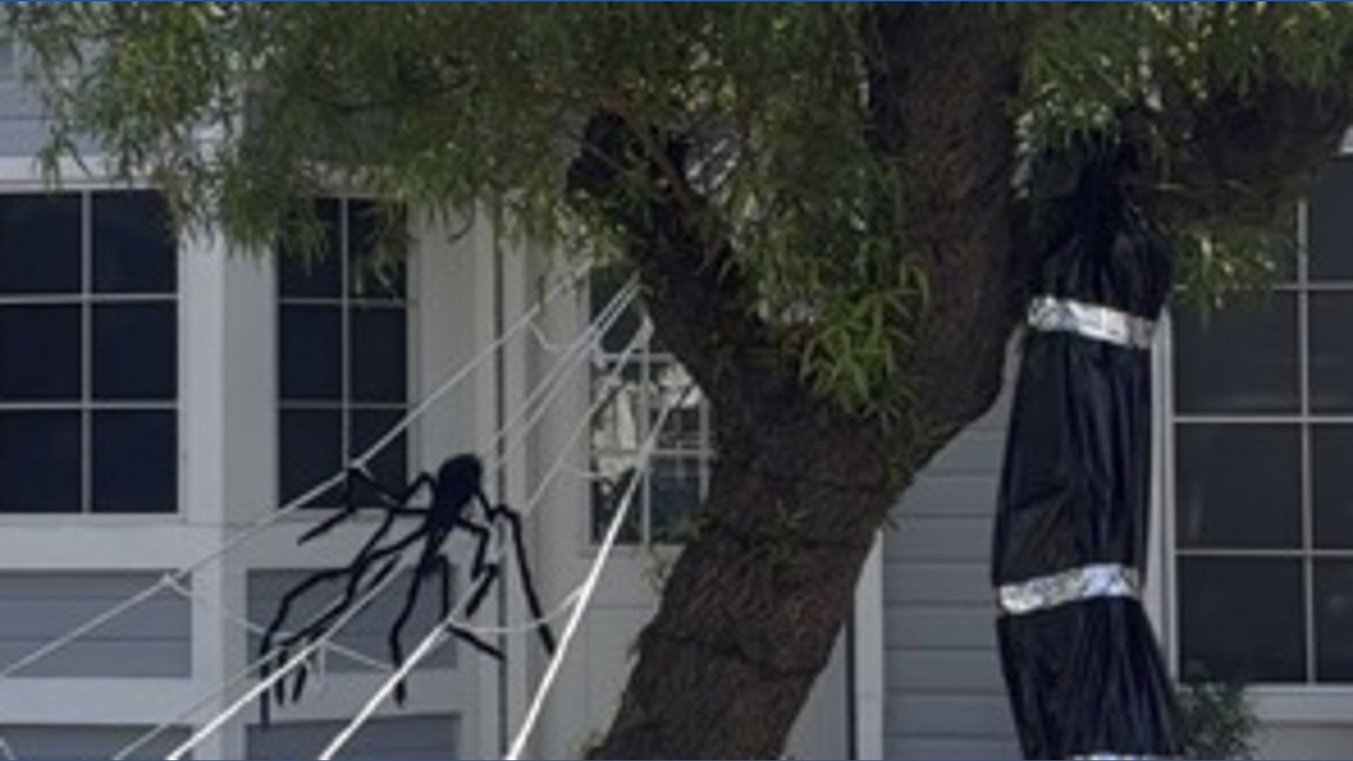 Mesa neighbors are disagreeing on Halloween decorations