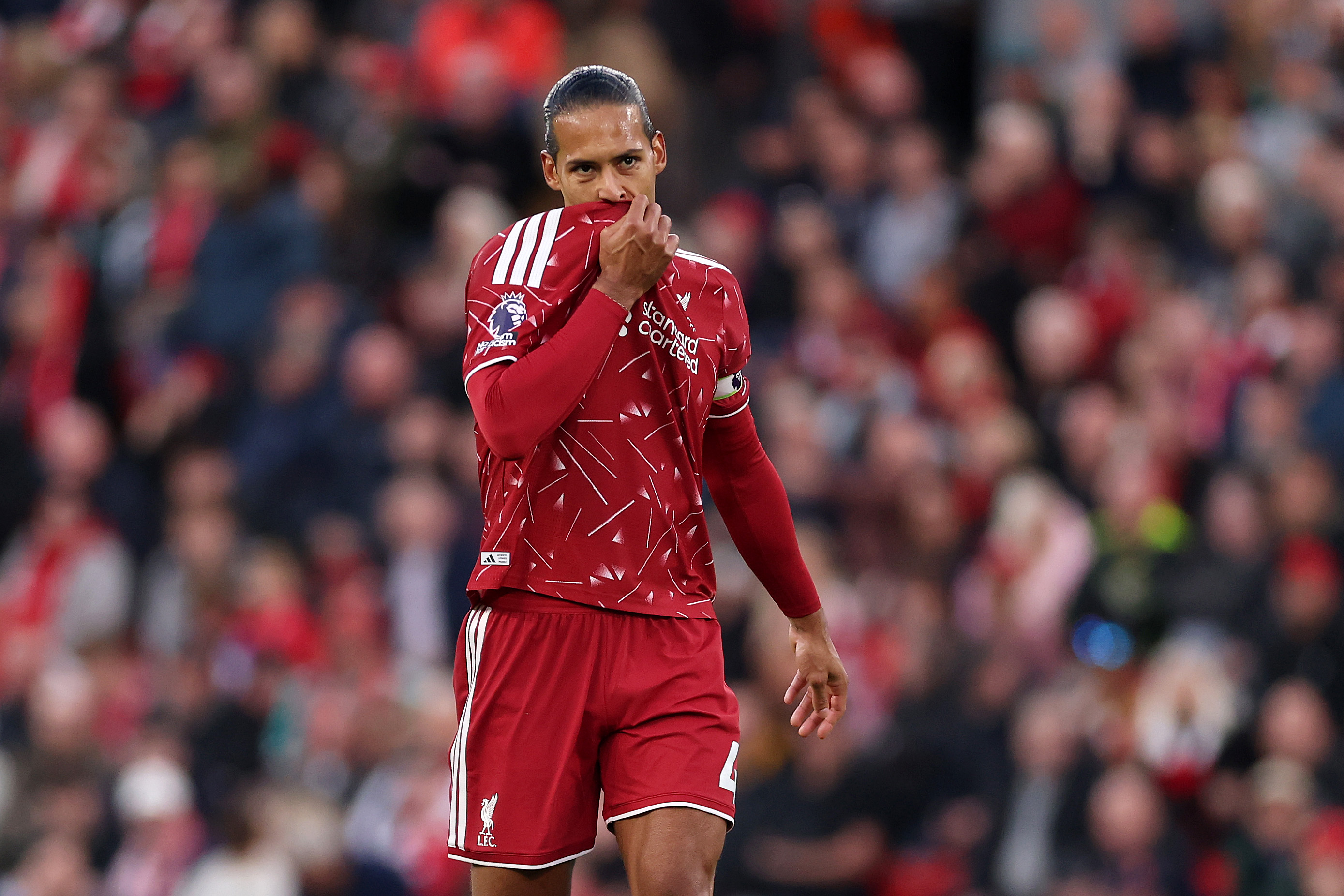 Van Dijk howler sees Anfield stunned against Villarreal 😳