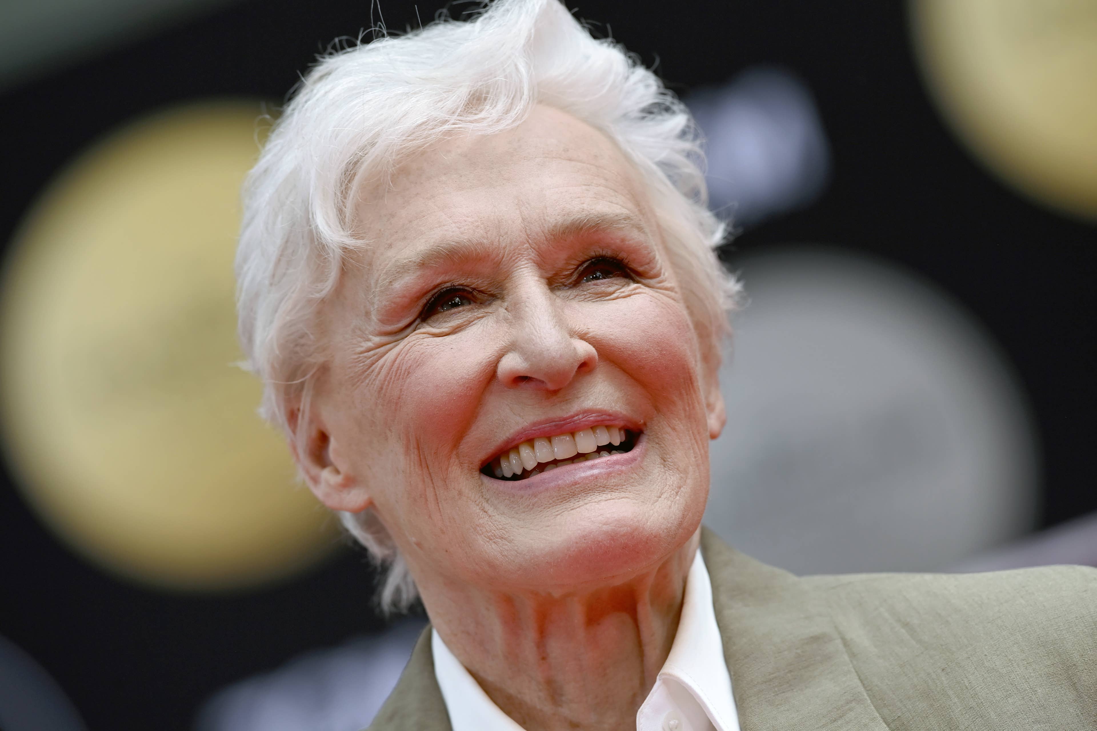 Glenn Close reveals hip replacement surgery after cane appearance: 'I'm ...