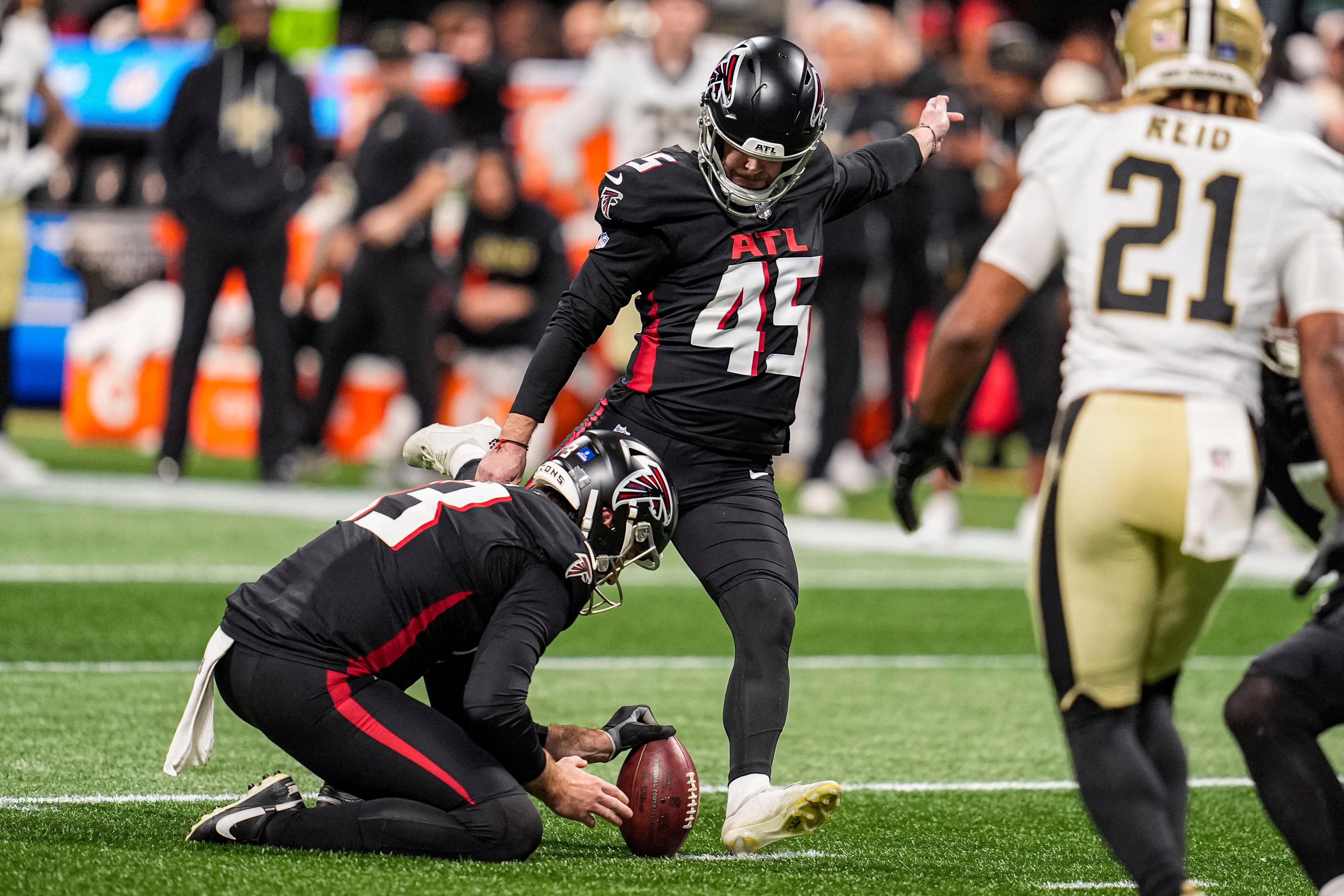 Zan Gonzalez signs with the Dolphins