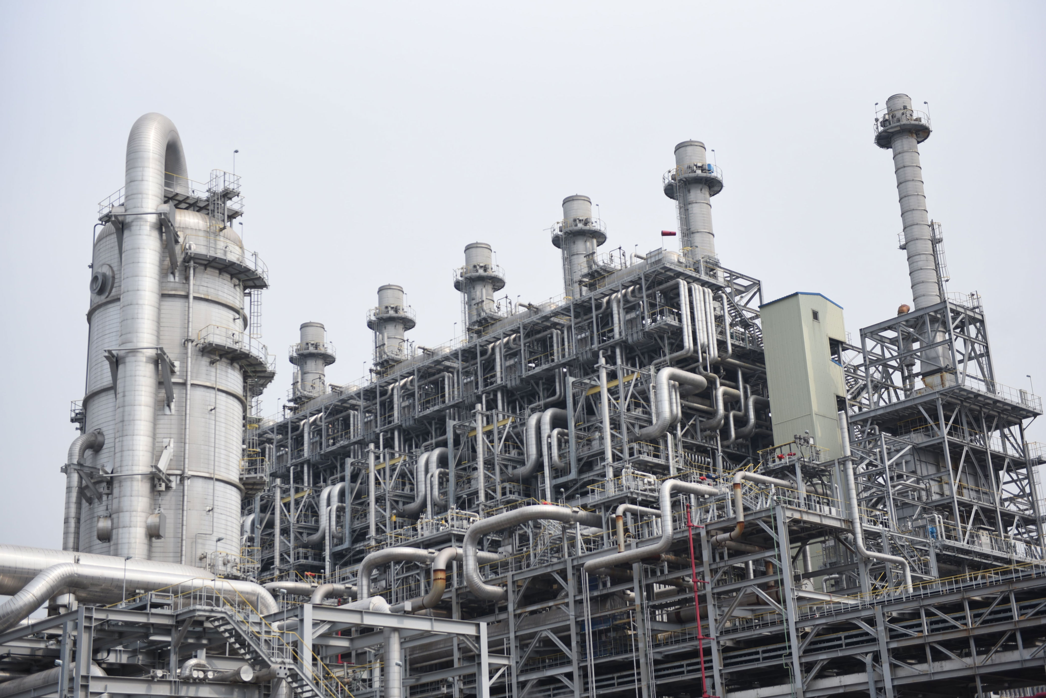 Wholesale prices jump 7.7% on oil-driven intermediate costs