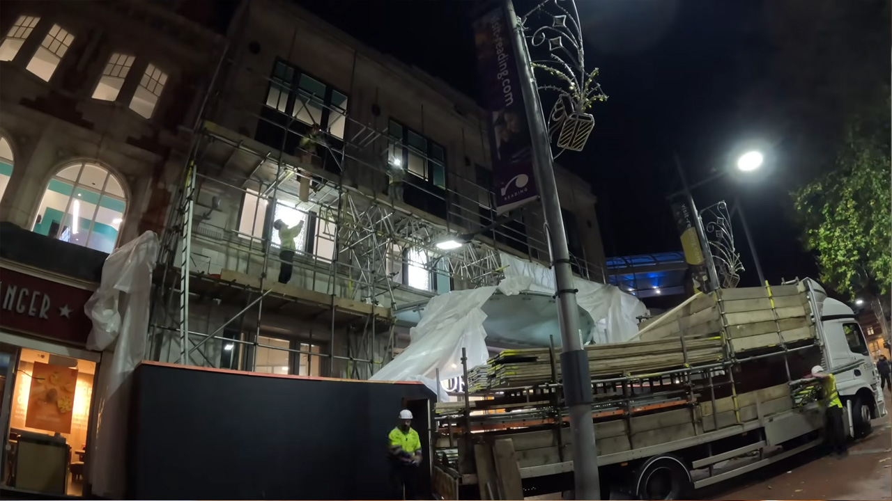 Midnight scaffold removal saves a Reading renovation project