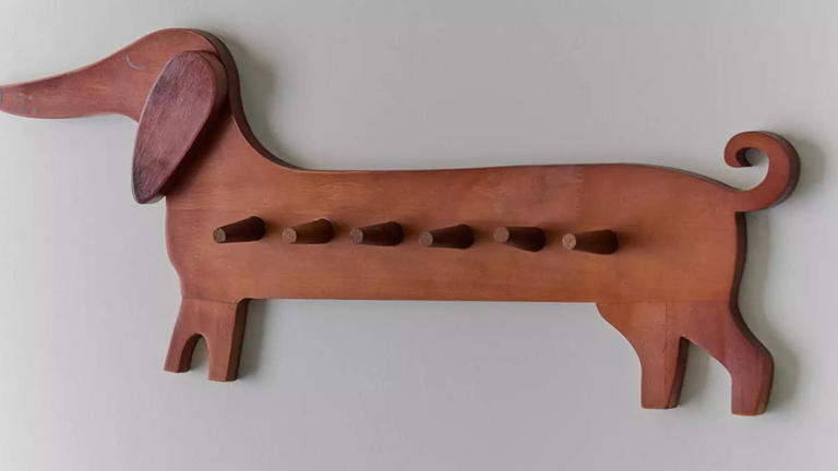Urban Outfitters’ dachshund wall hooks turn dog-walk clutter into cute ...
