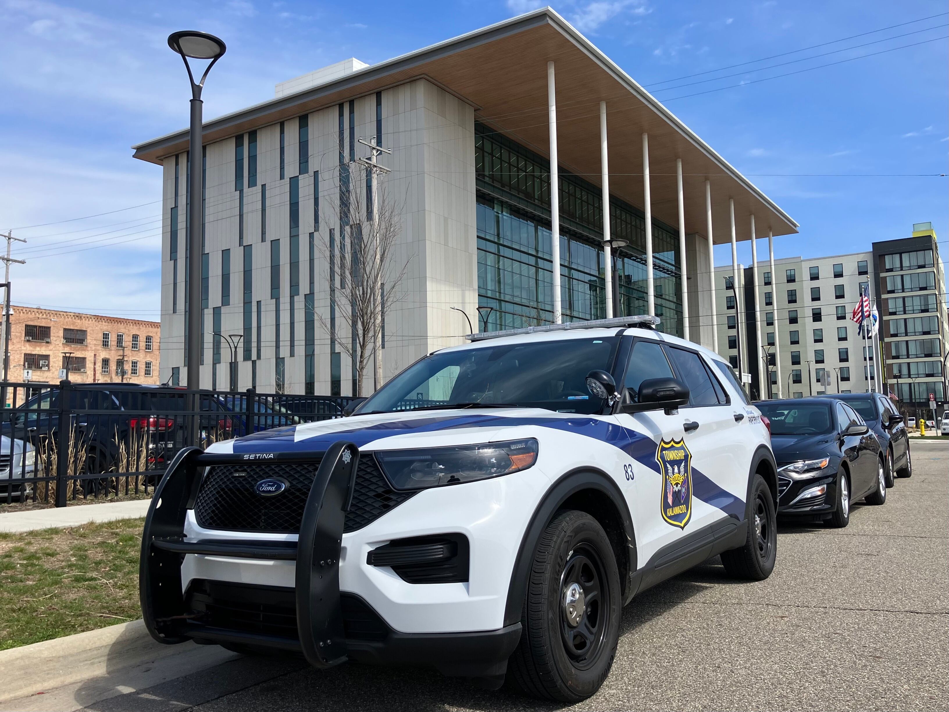 Teen tells police he carried gun through metal detector into Kalamazoo ...
