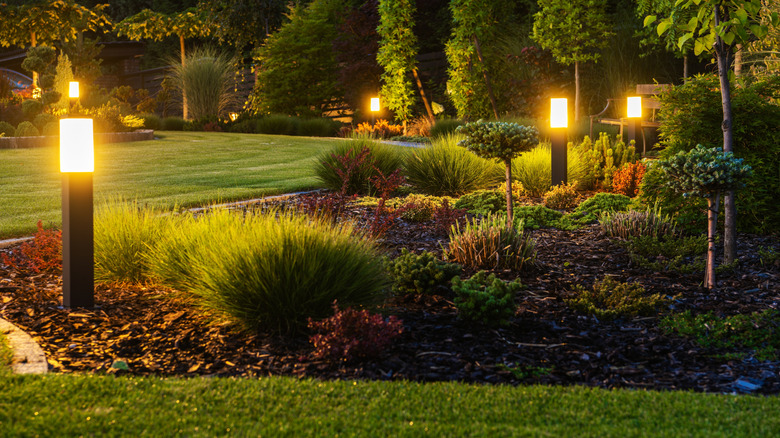 Say goodbye to pricey outdoor lights — use old paint cans to brighten ...