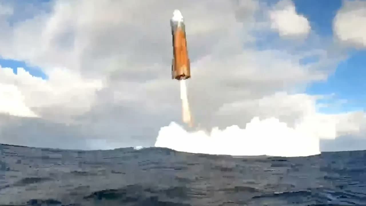 SpaceX Starship re-entry and ocean splashdown