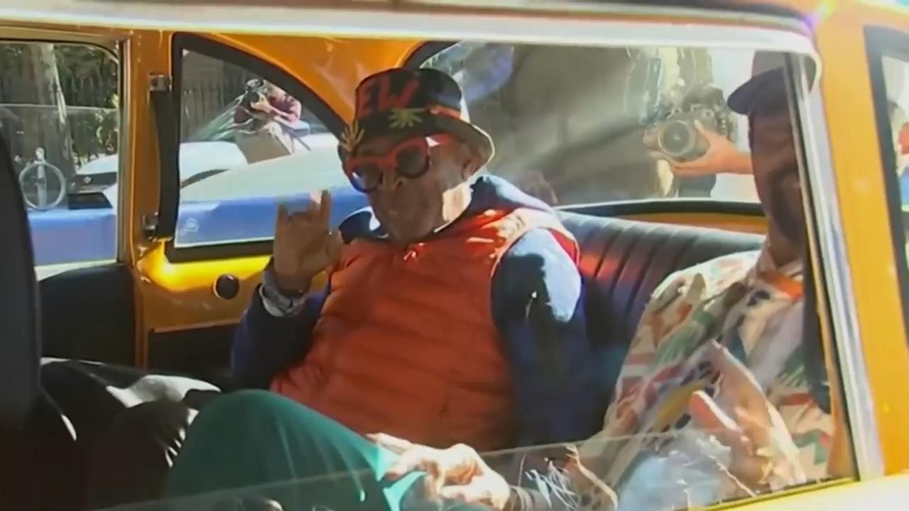 Moment: Spike Lee and Clyde Frazier urge Knicks to repeat