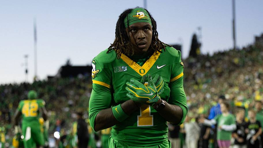 Four-star recruit teases a possible commitment to Oregon Ducks